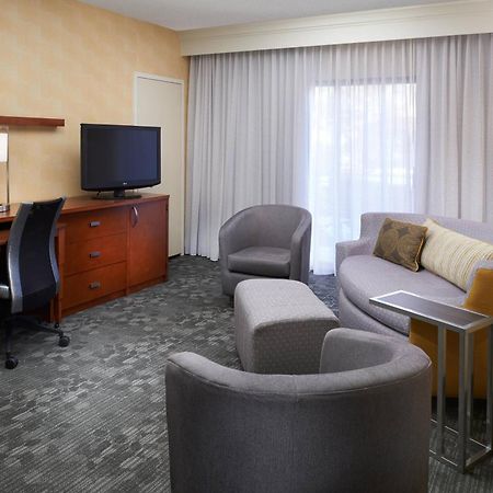 Courtyard By Marriott Detroit Livonia Exterior foto