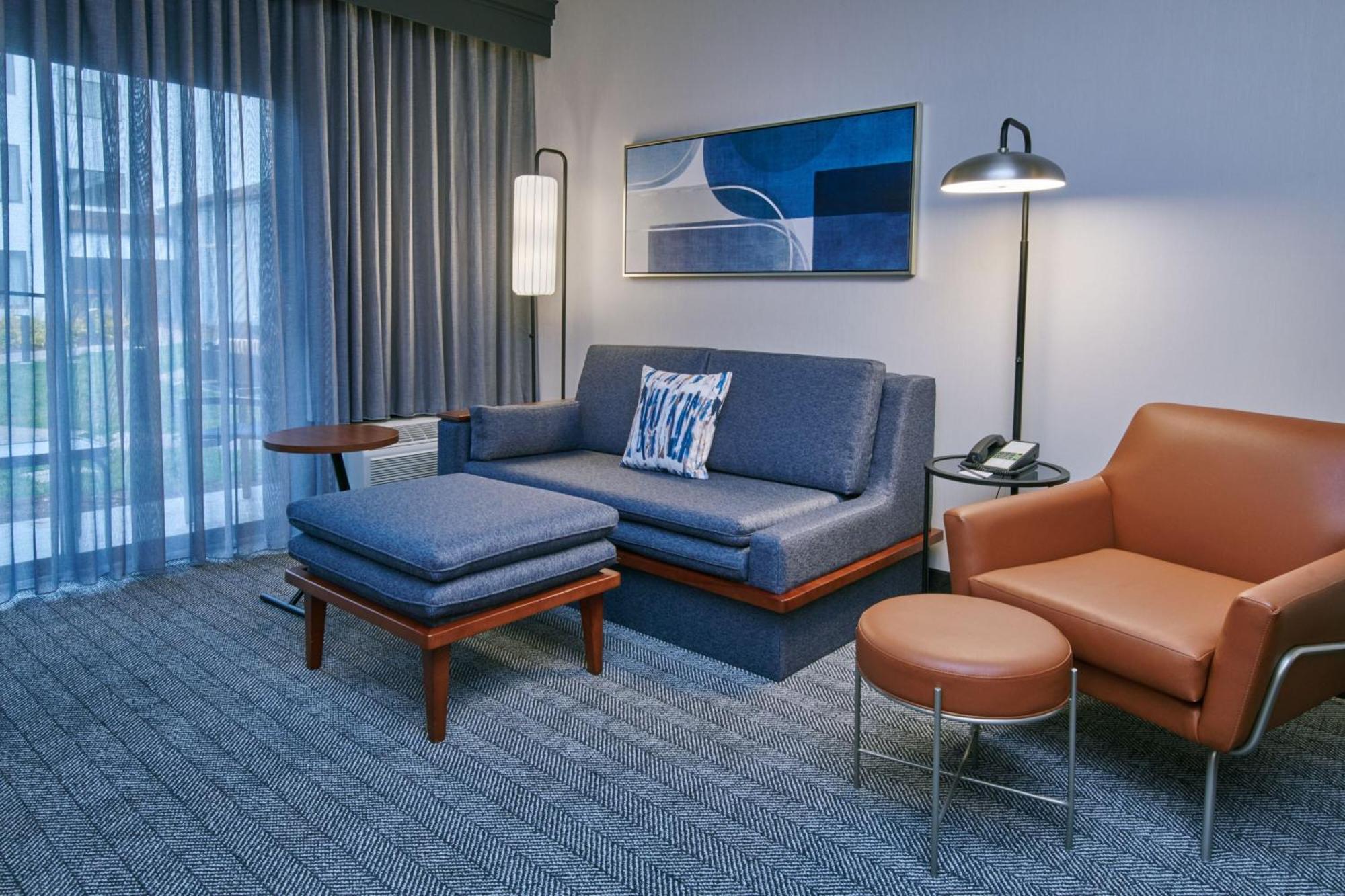 Courtyard By Marriott Detroit Livonia Exterior foto
