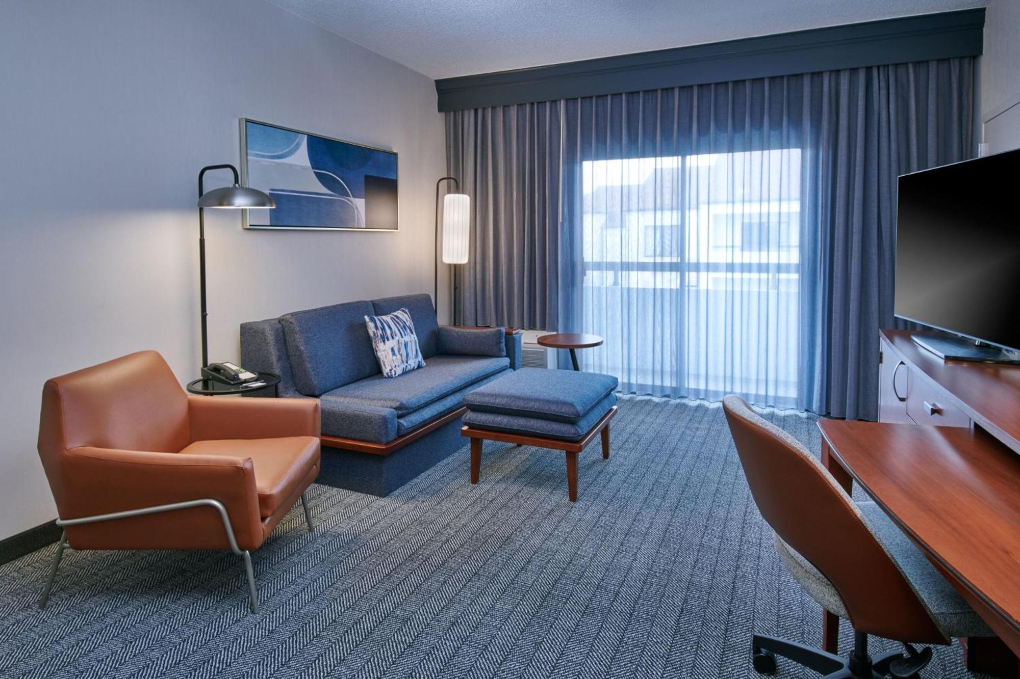 Courtyard By Marriott Detroit Livonia Exterior foto