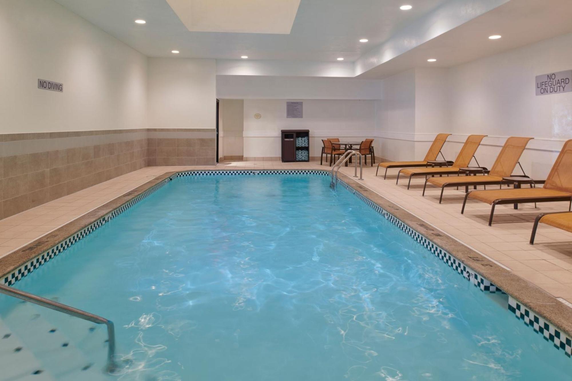 Courtyard By Marriott Detroit Livonia Exterior foto