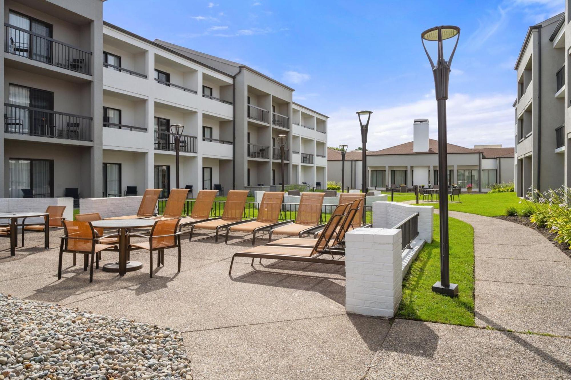 Courtyard By Marriott Detroit Livonia Exterior foto