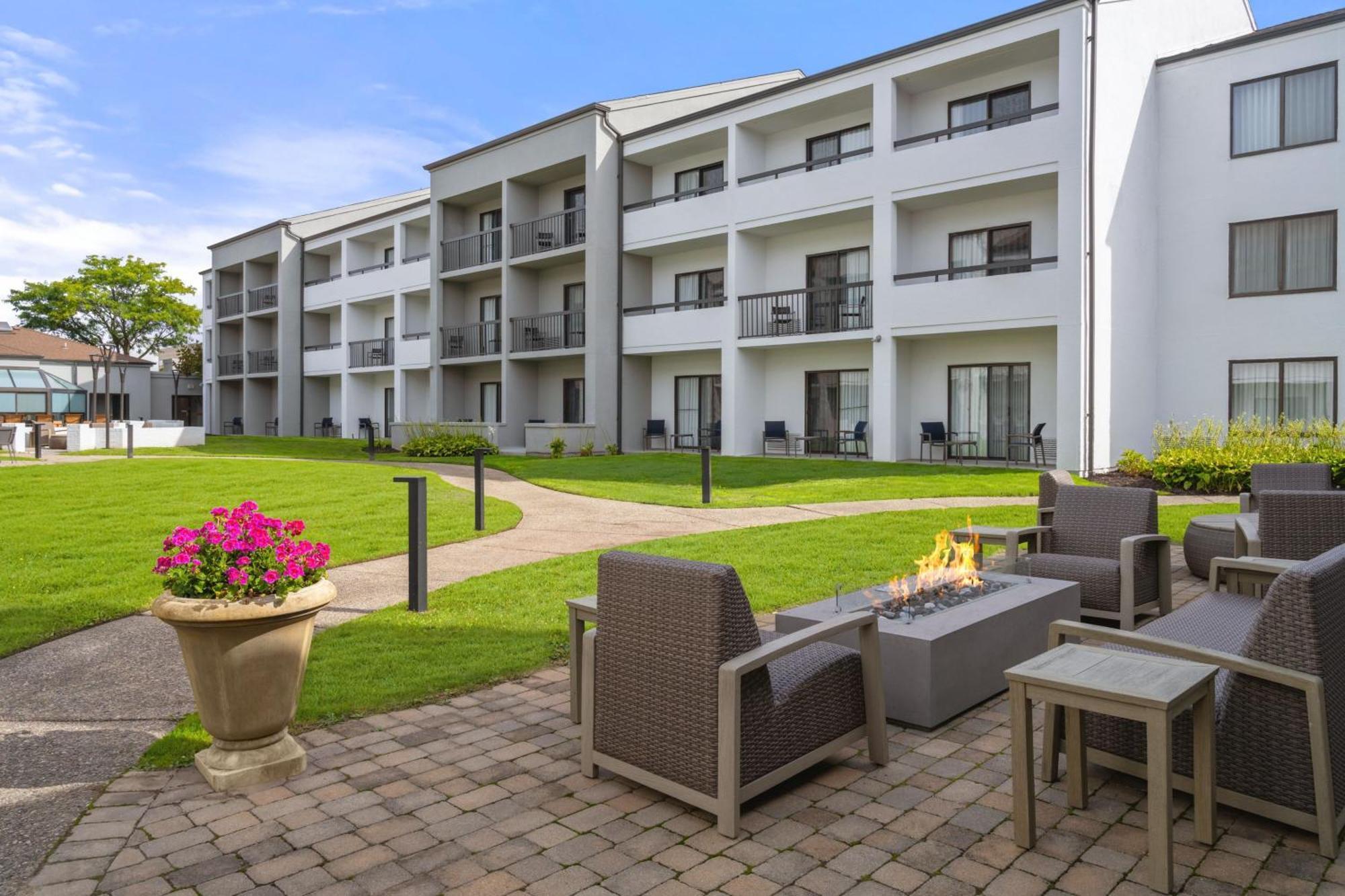 Courtyard By Marriott Detroit Livonia Exterior foto