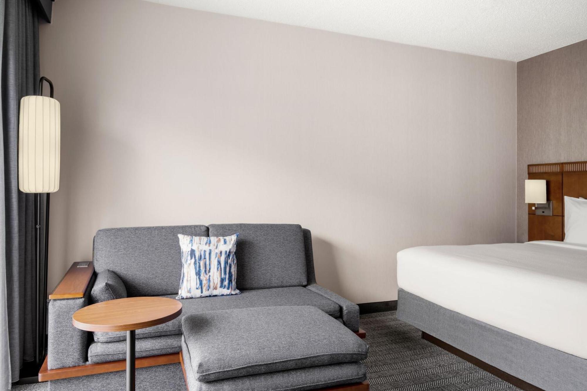 Courtyard By Marriott Detroit Livonia Exterior foto