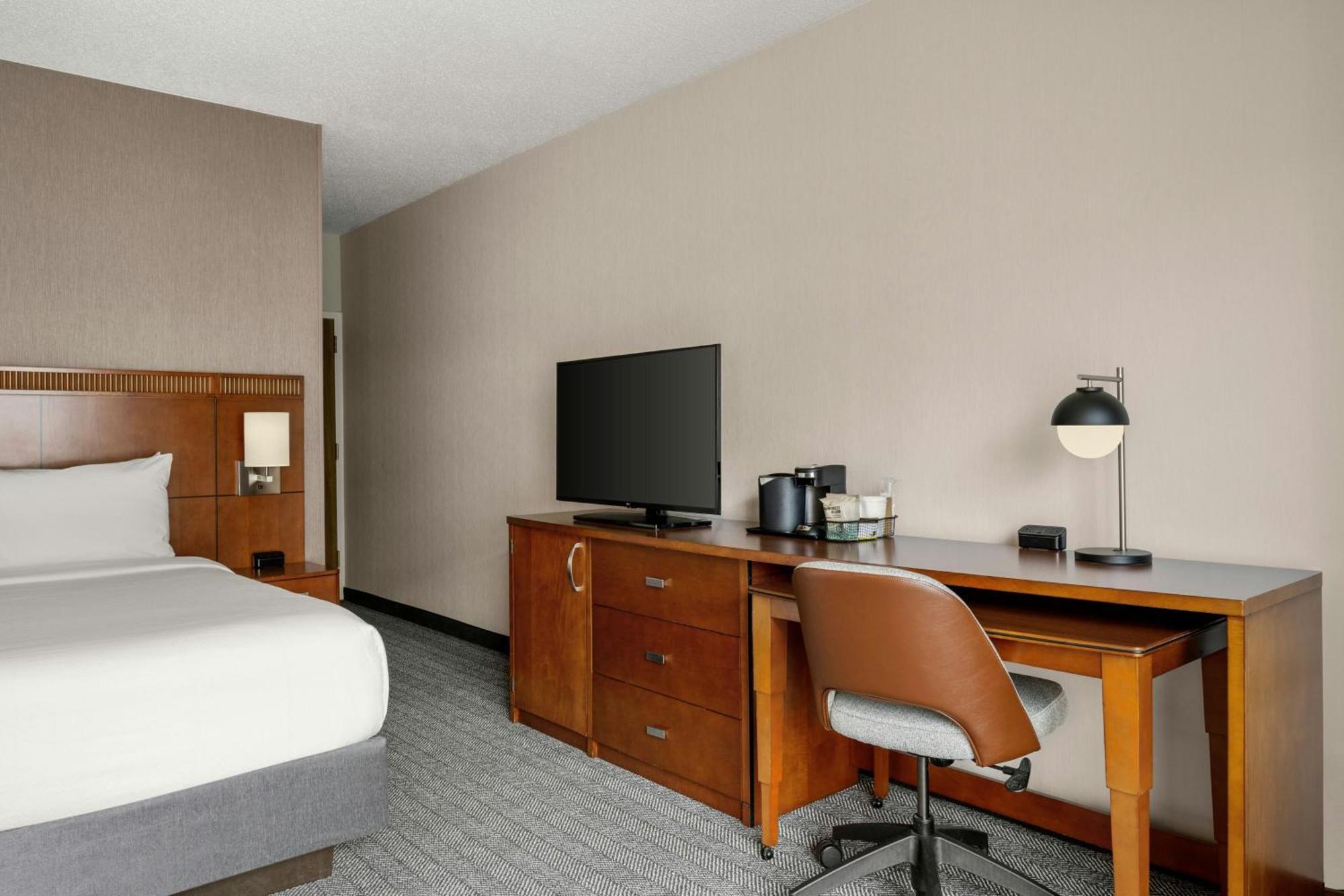 Courtyard By Marriott Detroit Livonia Exterior foto