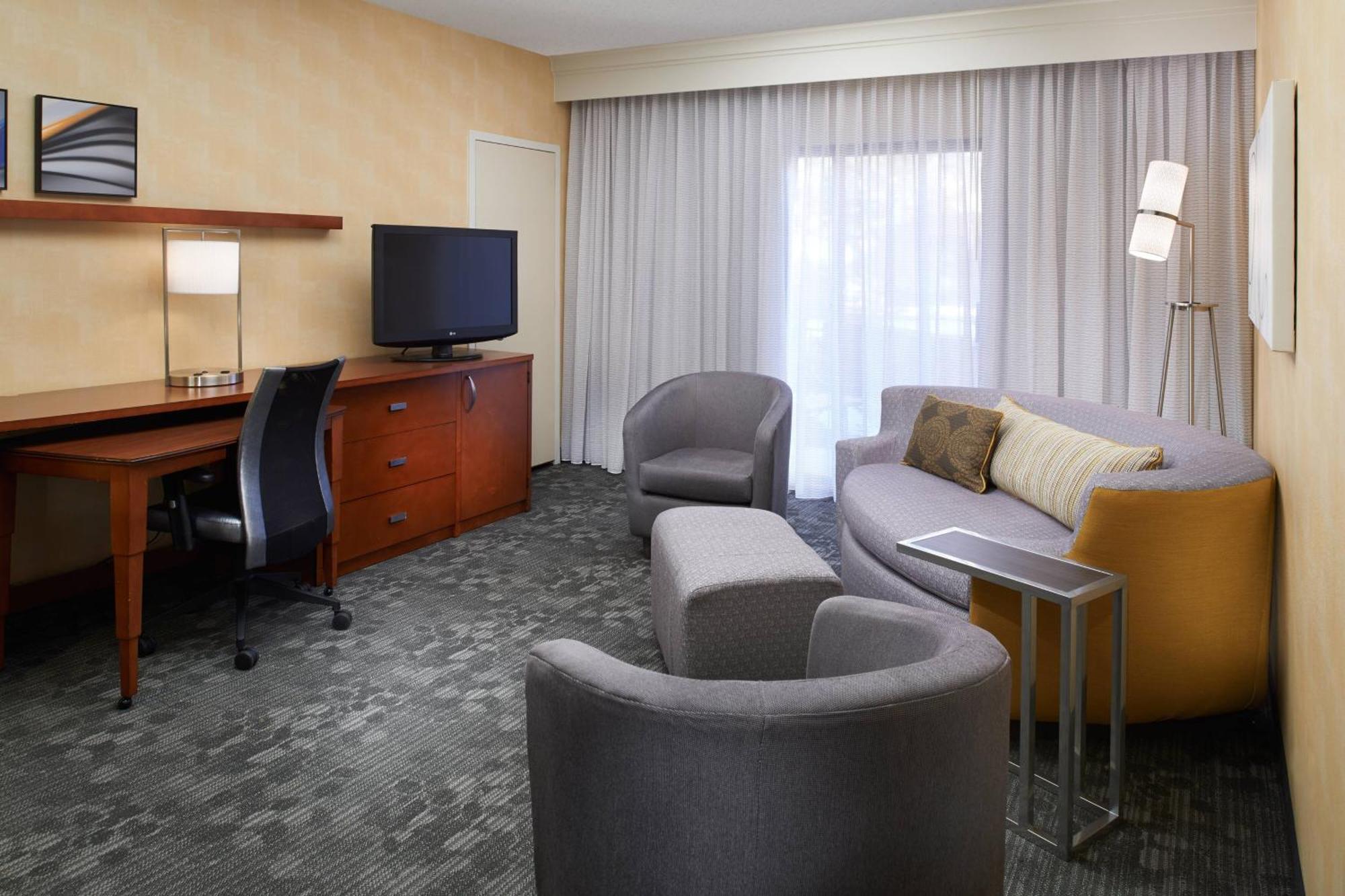 Courtyard By Marriott Detroit Livonia Exterior foto