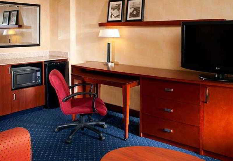 Courtyard By Marriott Detroit Livonia Exterior foto